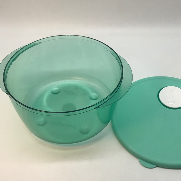 Tupperware CrystalWave  Round Plus Containers 2-PC - Picture 9 of 16